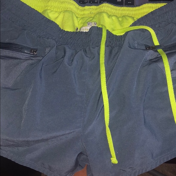 Under Armour Pants - Under Armour ua semi fitted medium shorts guc